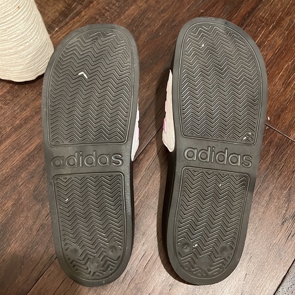 Light pink adidas slides - Picture 6 of 7